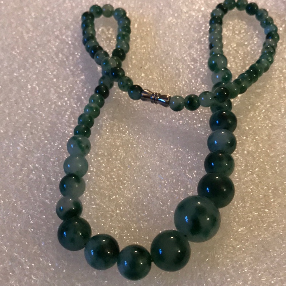 Vintage jade beads necklace